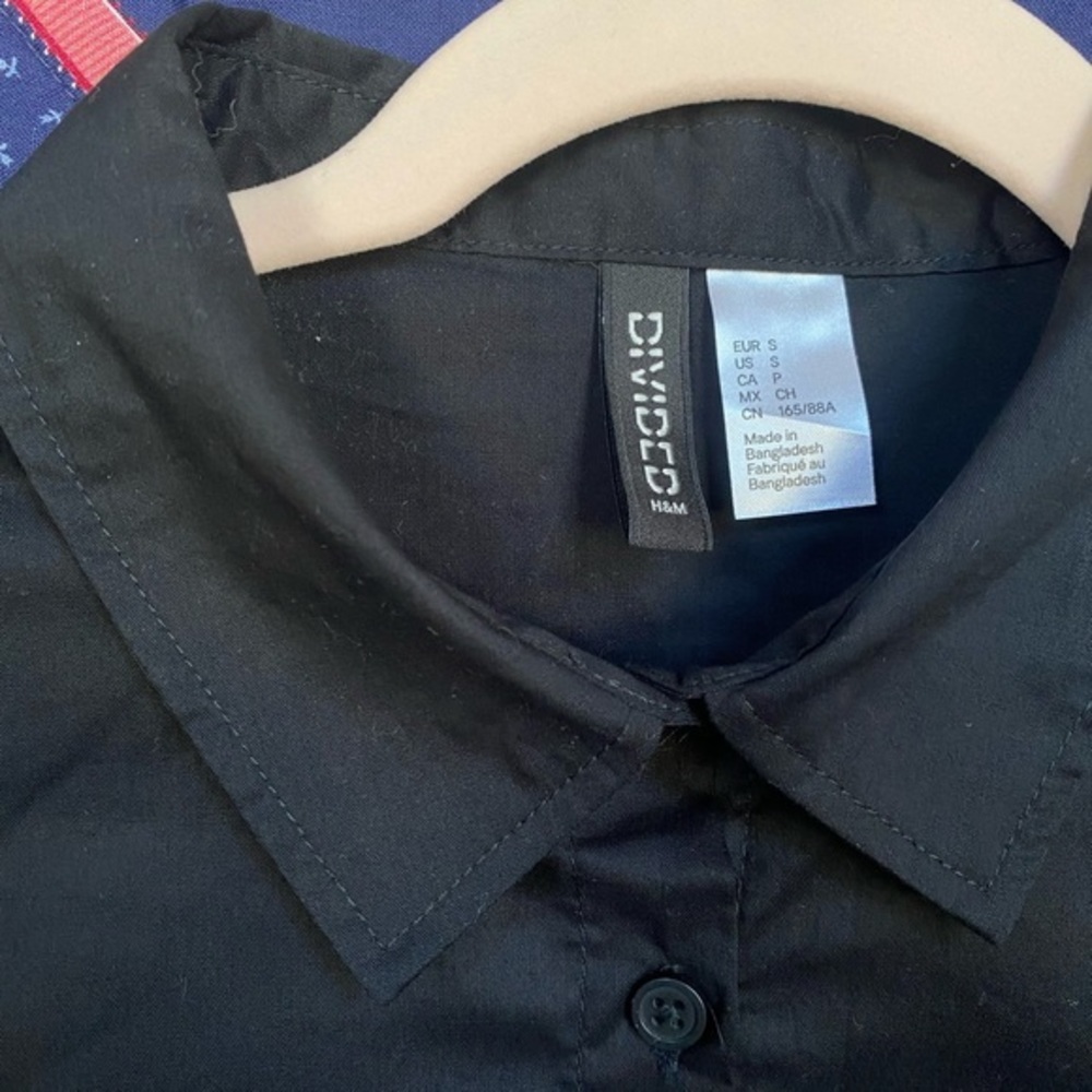 Divided black button‎ down blouse - Picture 2 of 4